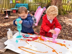 Squeezy-bottle painting outside